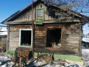 Окна лопнули от жара женщину достали мужчину нашли потом В пожаре в амурском селе погибли два человека