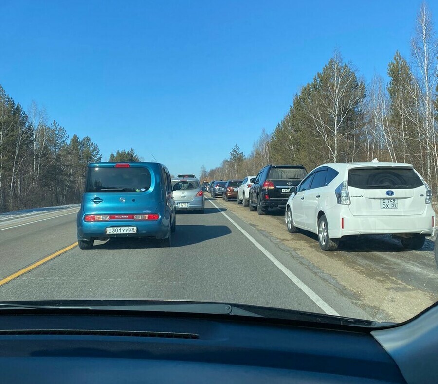 Будто Леди Гага приехала В Благовещенске на аэропортовской трассе масленичная пробка