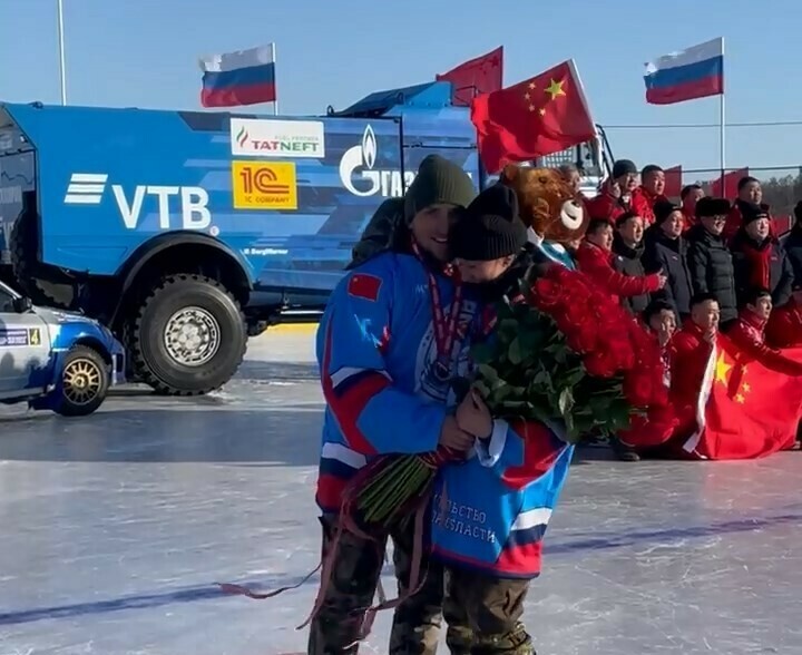 Международное авторалли на льду Амура завершилось предложением руки и сердца