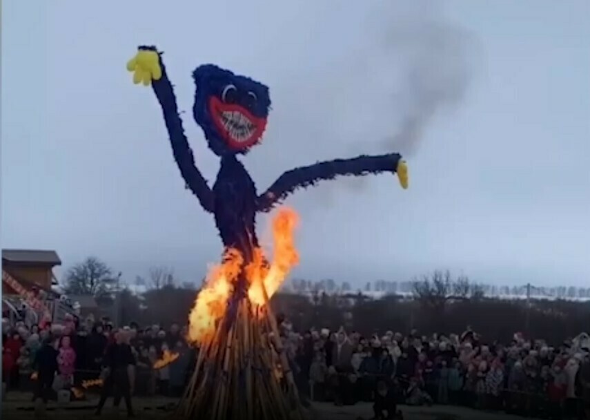 В Липецкой области вместо Масленицы сожгли чучело Хагги Вагги видео