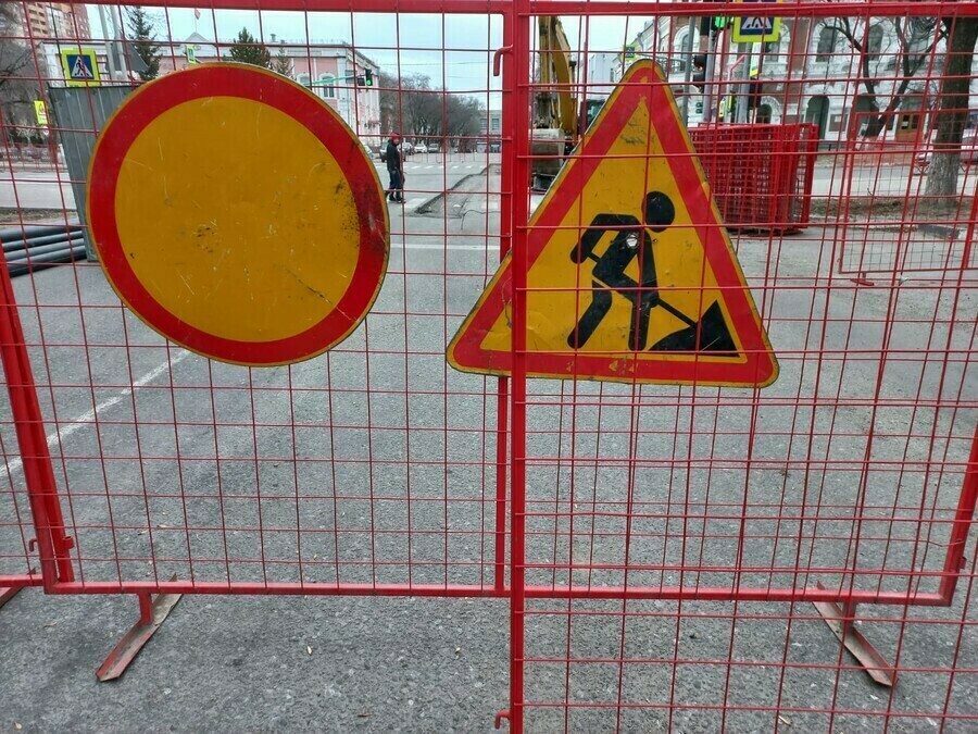 На участке улицы Октябрьской в Благовещенске ограничили движение