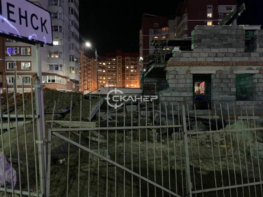 ЧП возле микрорайона Благовещенска рухнула часть строящегося здания фото видео