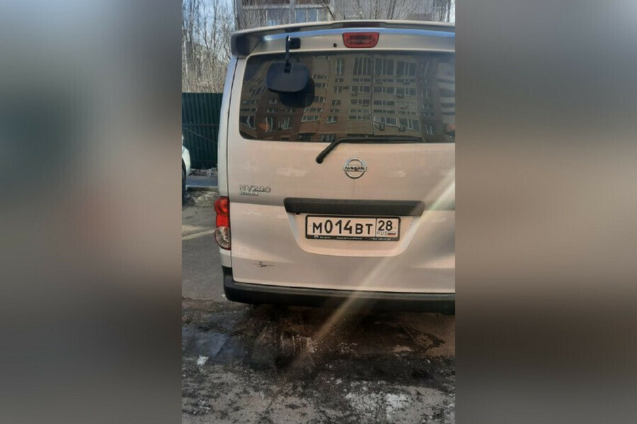 В Благовещенске ищут владельца авто которое мешает устранить аварию на сетях