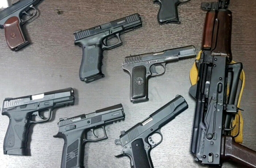 ФСБ пресечена деятельность незаконных оружейников в 34 регионах РФ Среди них   амурчане