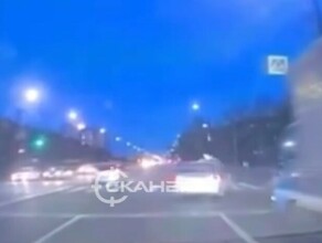 Опасный маневр благовещенского водителя попал в объектив видеорегистратора