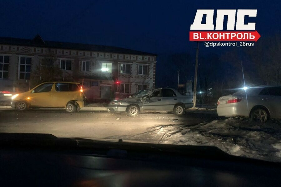 Соцсети в жестком ДТП на улице Райчихинска пострадали люди фото видео