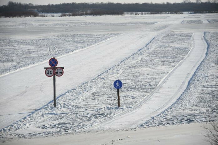 В Приамурье закрыли популярную ледовую переправу