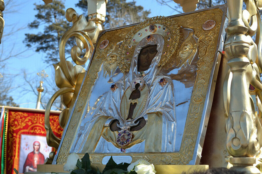 Литургия крестный ход и молебен состоятся в Благовещенске в честь Албазинской иконы Божией Матери