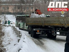 Лобовое столкновение пассажирского автобуса с КамАЗом произошло в Белогорье фото