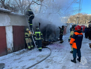 В Прогрессе пожар в гараже полностью уничтожил авто