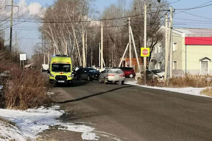 Изза ДТП осложнено движение на одной из улиц Благовещенска