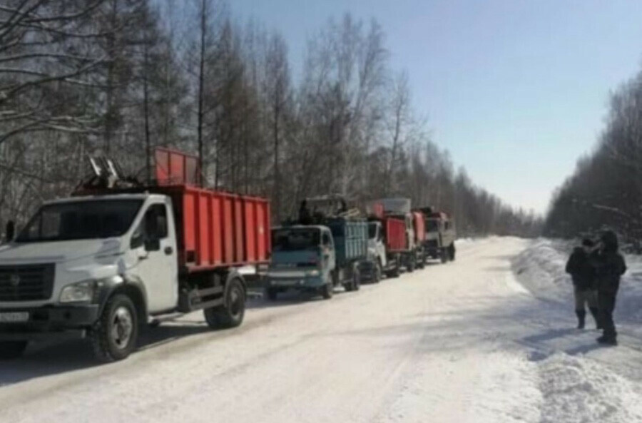 В Зее перестали вывозить мусор для него нет места Мусоровозы встали