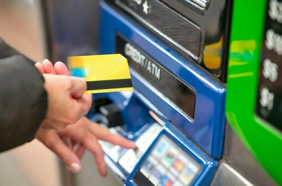 В одно касание Дальневосточник отправил 200 тысяч мошенникам считав неизвестный QRкод