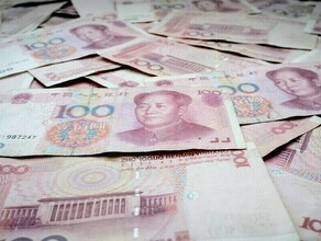 Курс юаня впервые вырос почти за год