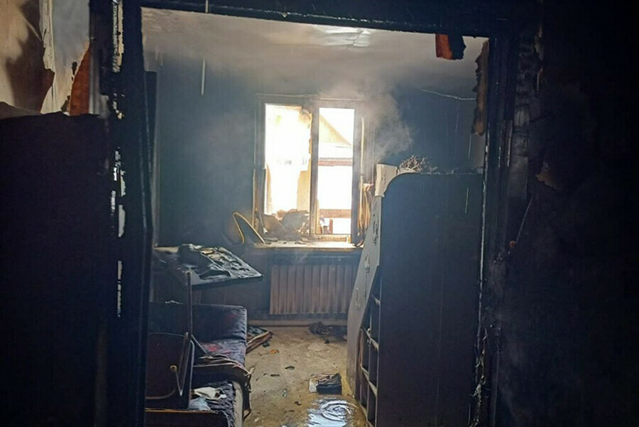 Причины пожара в Зее изза которого без жилья осталась семья с тремя детьми выясняет прокуратура