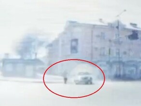 Появилось видео момента как в центре Благовещенска пьяный водитель сбил человека видео 18