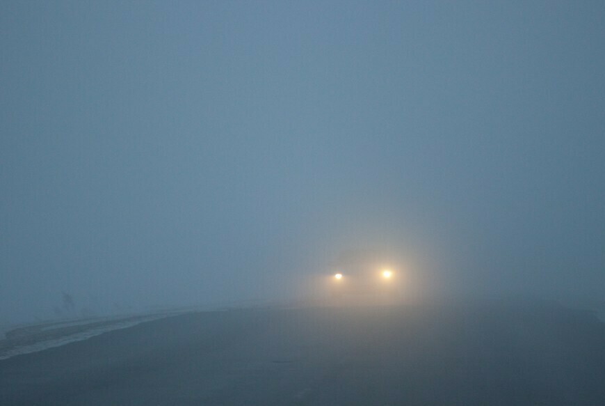 ГИБДД Приамурья предупредило об опасности использования дальнего света в тумане
