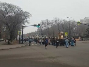 В Благовещенске проходит крестный ход видео