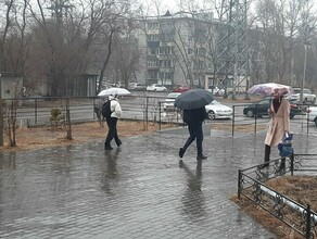 На Благовещенск пролился первый весенний дождь