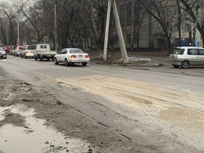 В Благовещенске засыпали провал в центре города фото видео 