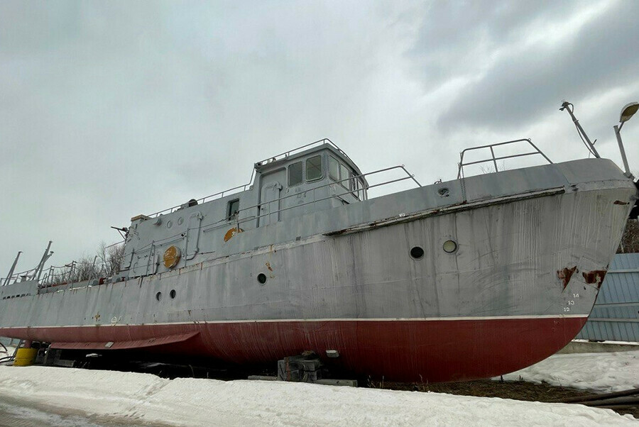 Дети морского центра в Свободном получили в подарок катер Фламинго