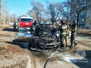 Недалеко от жд вокзала Благовещенска загорелся автомобиль фото 