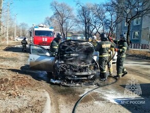 Недалеко от жд вокзала Благовещенска загорелся автомобиль фото 