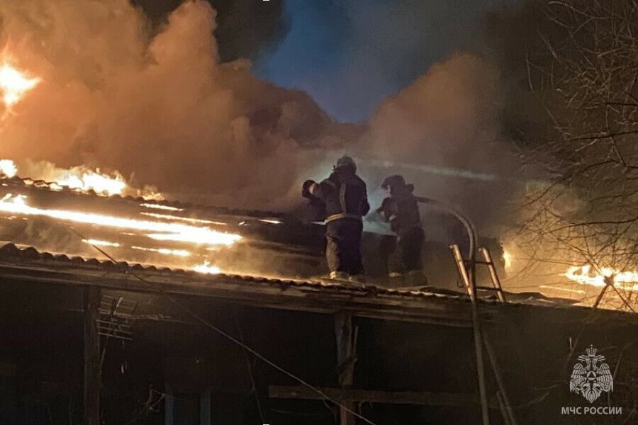 В Свободном на частном подворье произошел пожар 