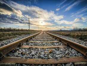 В Амурской области на железной дороге нашли раненого мужчину