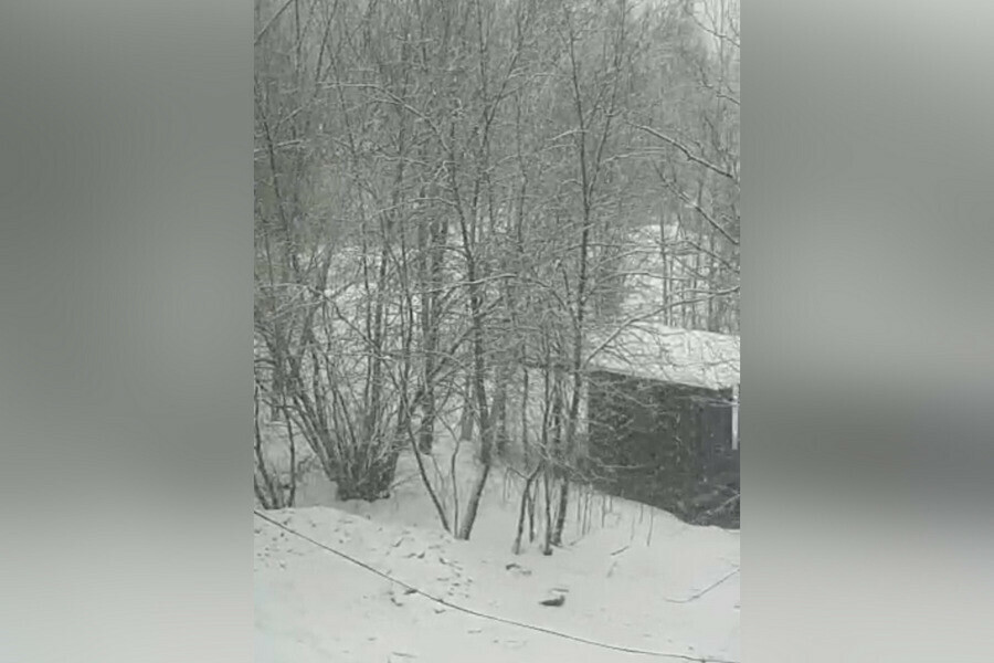 Север Приамурья засыпало снегом видео