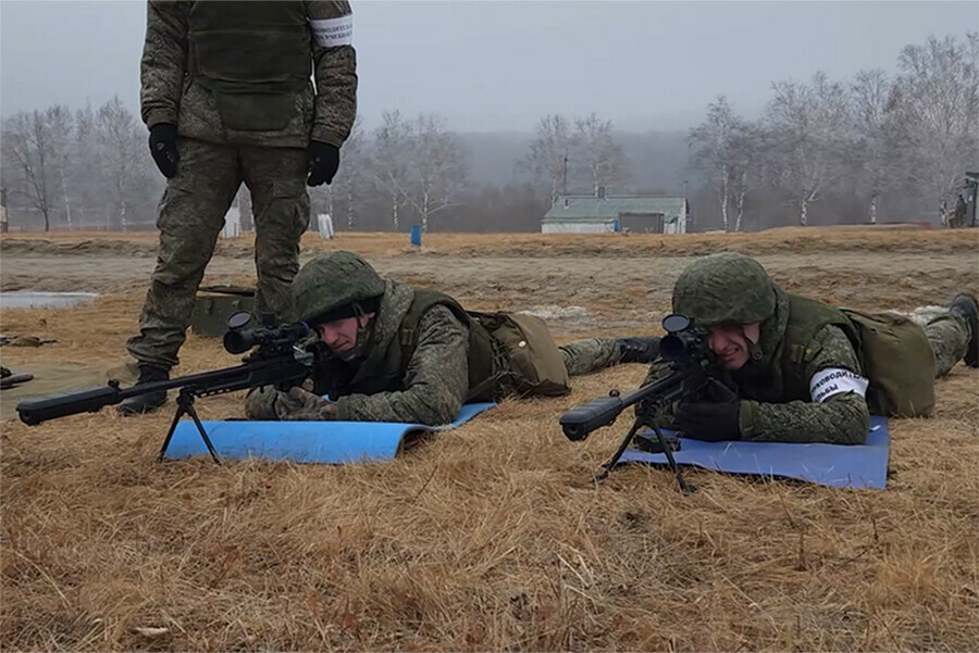 Снайперские дуэли  вели в Приамурье курсанты ДВОКУ видео
