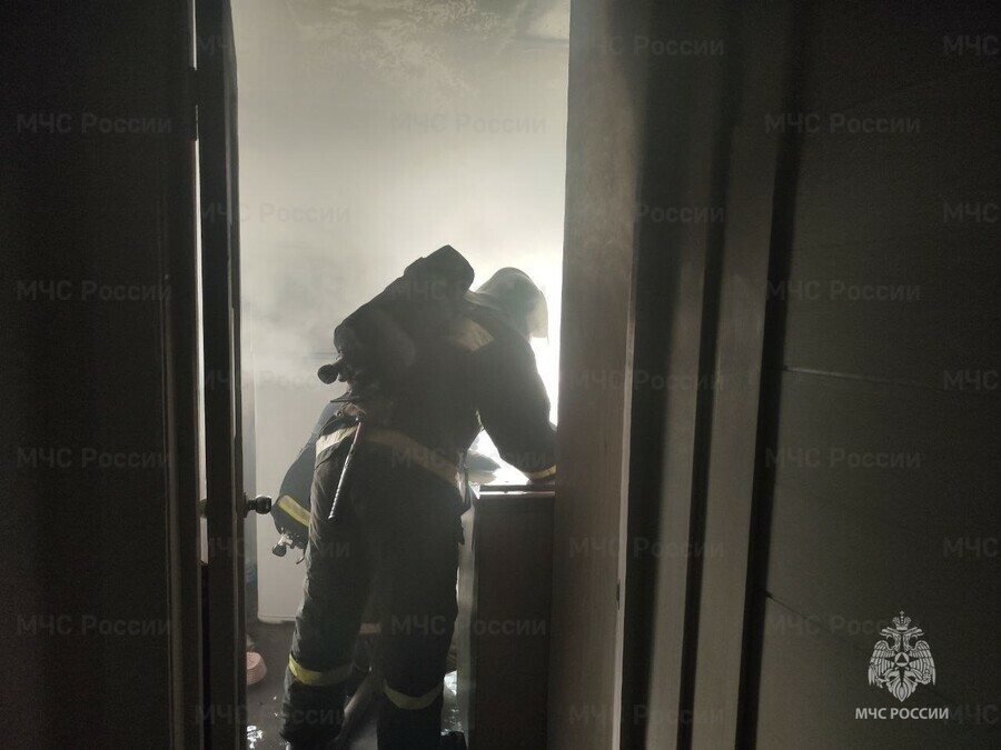 Возгоранию предшествовал хлопок ЧП в жилой многоэтажке Благовещенска прокомментировали в МЧС 