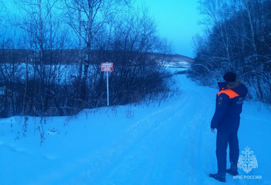 В Амурской области продолжают закрывать ледовые дороги на реках