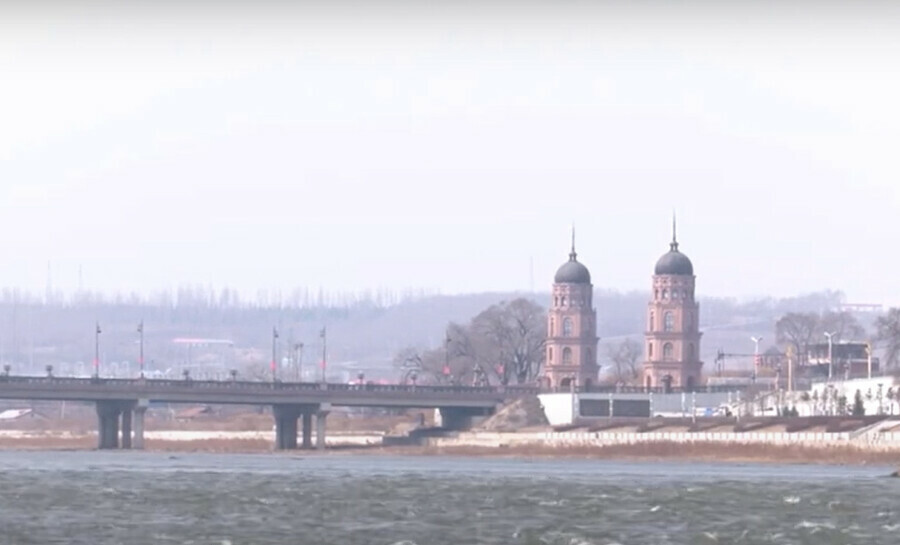 Три пограничные реки на Дальнем Востоке почти освободились ото льда На очереди  Амур  видео