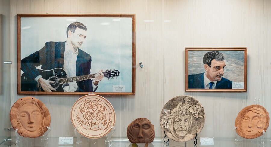 Губернатор из пластилина и с гитарой в Благовещенске открылась выставка Ода портрету