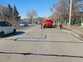 Не все белые полосы  разметка в Благовещенске заливают швы на дорогах