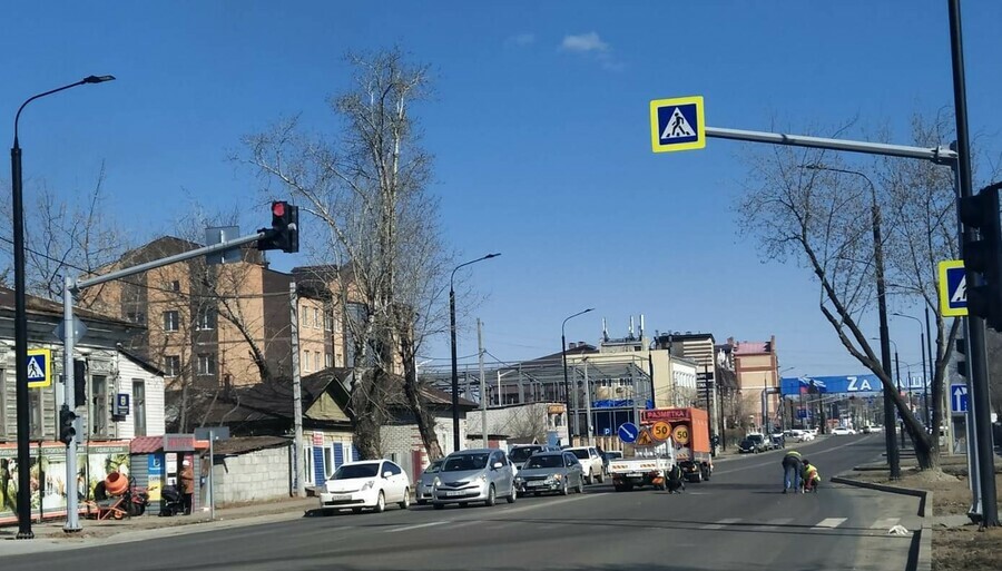 В Благовещенске раньше срока начали делать стершуюся разметку на улице Мухина 