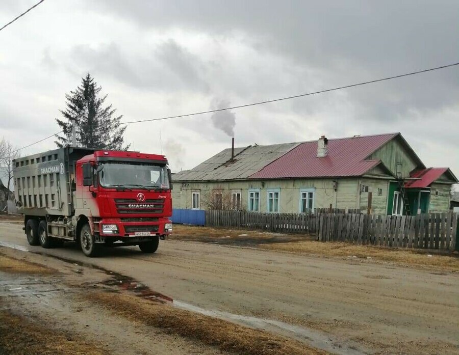 Жизнь превратилась в какойто кошмар жителей Шимановска возмутило движение большегрузных машин рядом с их домами