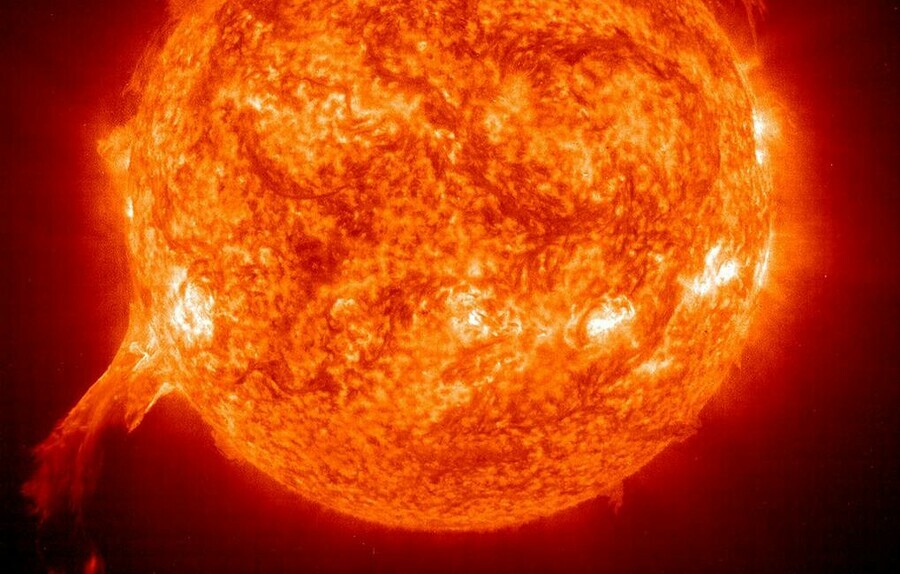Сильная вспышка на Солнце произошла 6 апреля Ученые ожидают магнитную бурю