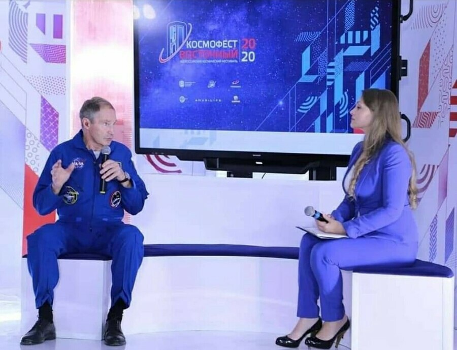 Праздник космоса и науки Космофест Восточный2020 в Амурской области открылся космическим шоу с участием космонавта Валерия Токарева фото