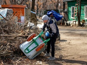 Благовещенцы навели порядок в парках и на спортплощадках после зимы