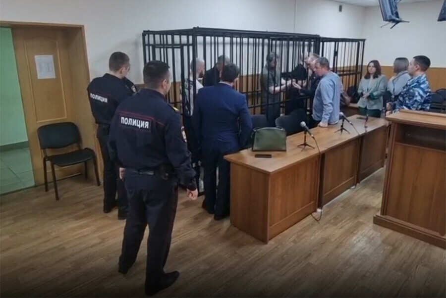 В Благовещенске осуждена банда вымогателей действовавших в духе рэкетиров 90х видео