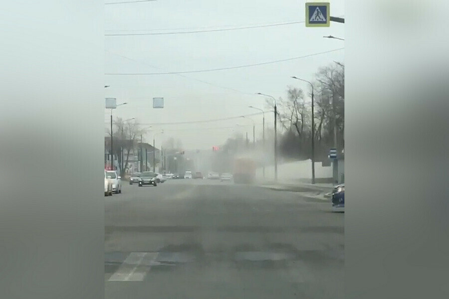 В Благовещенске вновь заметили пылящую спецтехнику видео