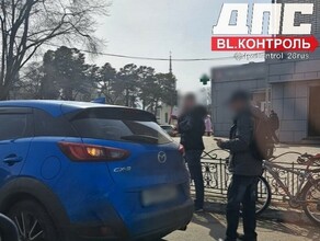 Соцсети велосипедист протаранил автомобиль Mazda в Благовещенске 