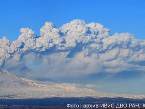 Вулкан Шивелуч на Камчатке выбросил пепел на 400 километров