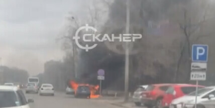 В центре Благовещенска загорелся автомобиль видео