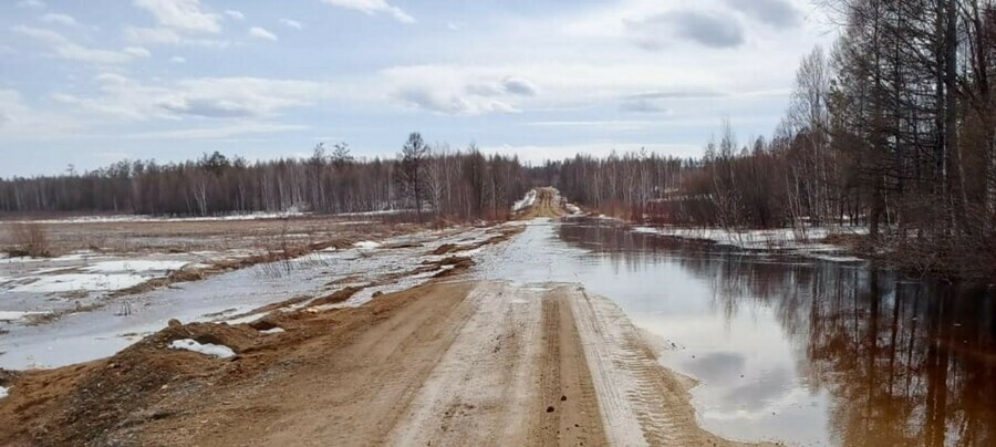 В Магдагачинском районе перекрыли региональную дорогу изза талых вод