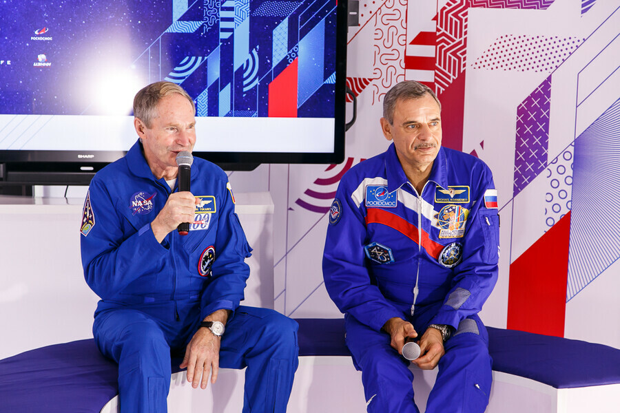Космонавты Михаил Корниенко и Валерий Токарев рассказали амурским школьникам как в космосе действуют перегрузки и встречали ли они инопланетные формы жизни