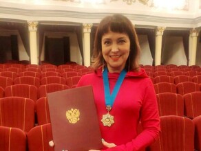 Заслуженная артистка Амурской области Марина Щёкина получила орден
