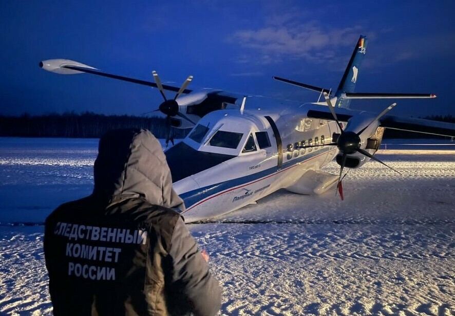 На Дальнем Востоке во время взлета у самолета надломилась передняя стойка шасси